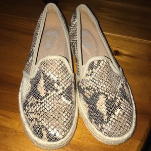 Clark’s women’s Arellano slip on loafer